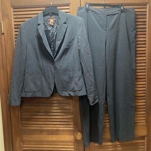 Women’s Bandolino Grey Pinstripe Suit